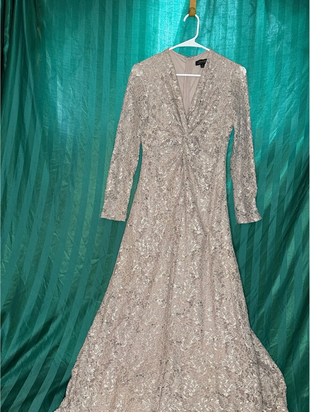 Tahari Arthur S. Levine Beige Sequin Lace Evening Gown Womens Size 4 V-Neck - Picture 3 of 7